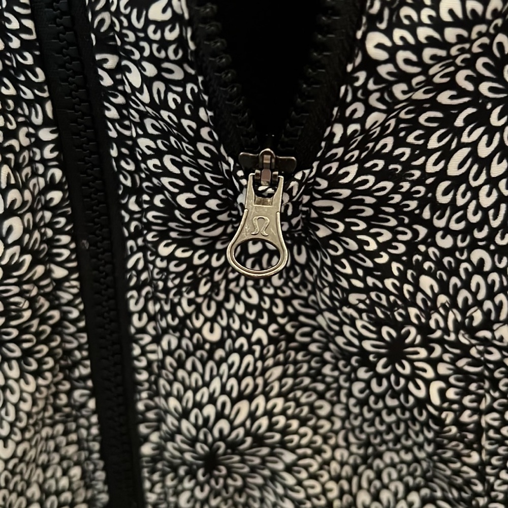 Lululemon Jacket - Picture 3 of 8